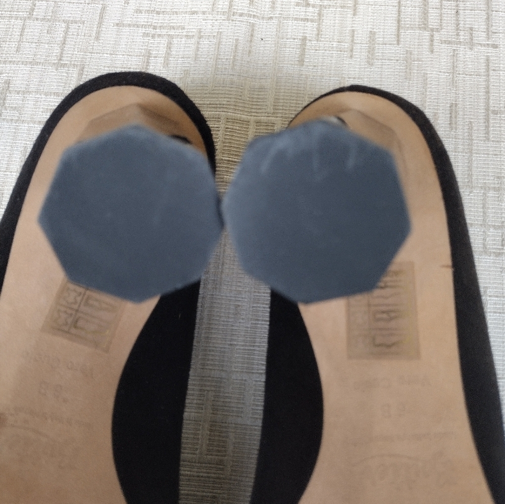 BUTTER Italy ELOISEE Suede Leather Black Pump Heels 6 EUC - Picture 6 of 6